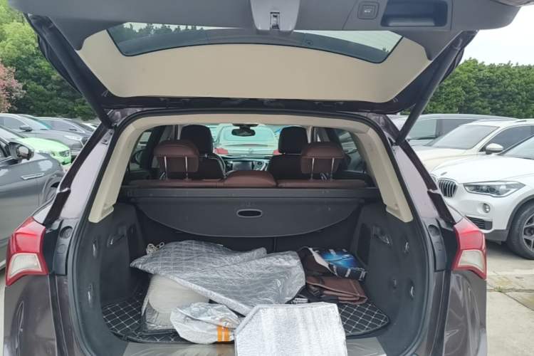 Used Buick Envision 2018 28T Four-Wheel Drive Luxury Model Trunk