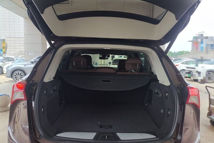 Used Buick Envision 2018 28T Four-Wheel Drive Luxury Model Trunk