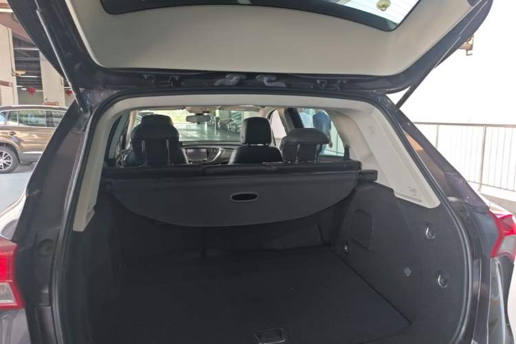 Used Buick Envision 2018 20T Two-Wheel-Drive Elite Model Trunk