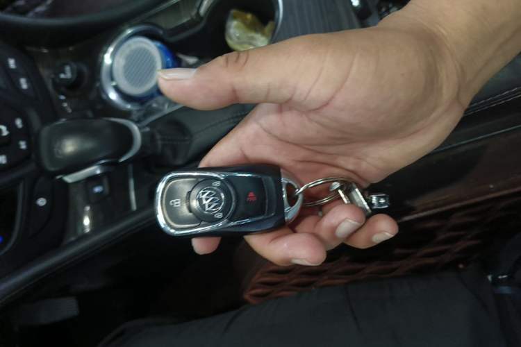 Used Buick Envision 2018 20T Two-Wheel-Drive Elite Model Vehicle Key