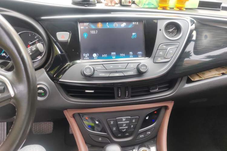 Used Buick Envision 2018 28T Four-Wheel Drive Luxury Model Audio And AC Panel