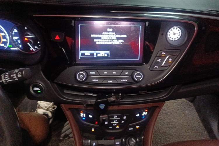 Used Buick Envision 2018 28T Four-Wheel Drive Luxury Model Audio And AC Panel
