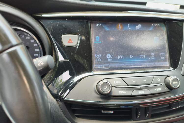 Used Buick Envision 2018 20T Two-Wheel-Drive Elite Model Audio And AC Panel