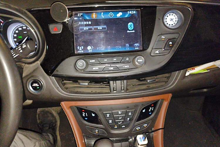 Used Buick Envision 2018 20T Two-Wheel Drive Luxury Model Audio And AC Panel