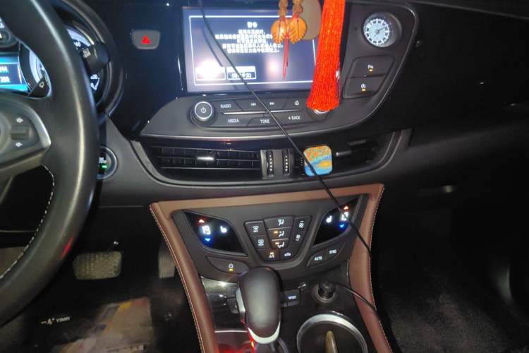 Used Buick Envision 2018 28T Four-Wheel Drive Elite Version Audio And AC Panel