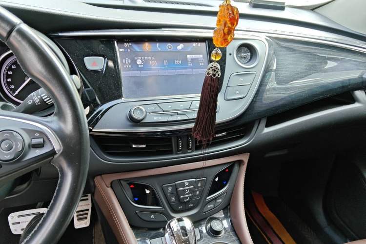 Used Buick Envision 2018 28T Four-Wheel Drive Elite Version Audio And AC Panel