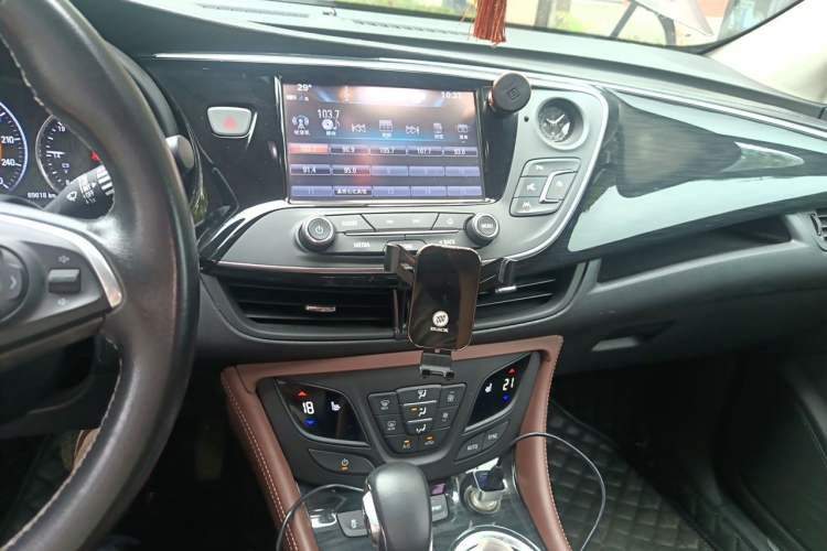 Used Buick Envision 2018 28T Four-Wheel Drive Luxury Model Audio And AC Panel