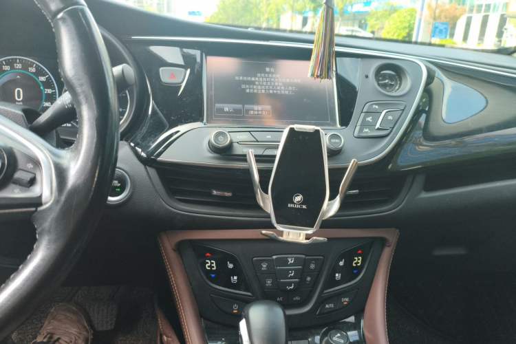 Used Buick Envision 2018 28T All-Wheel-Drive Versatile Sports Flagship Model Audio And AC Panel