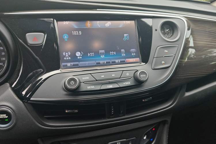 Used Buick Envision 2018 20T Two-Wheel-Drive Elite Model Audio And AC Panel