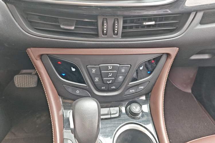 Used Buick Envision 2018 28T Four-Wheel Drive Elite Version Audio And AC Panel