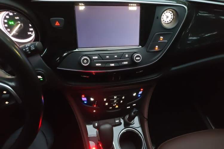 Used Buick Envision 2018 28T Four-Wheel Drive Elite Version Audio And AC Panel