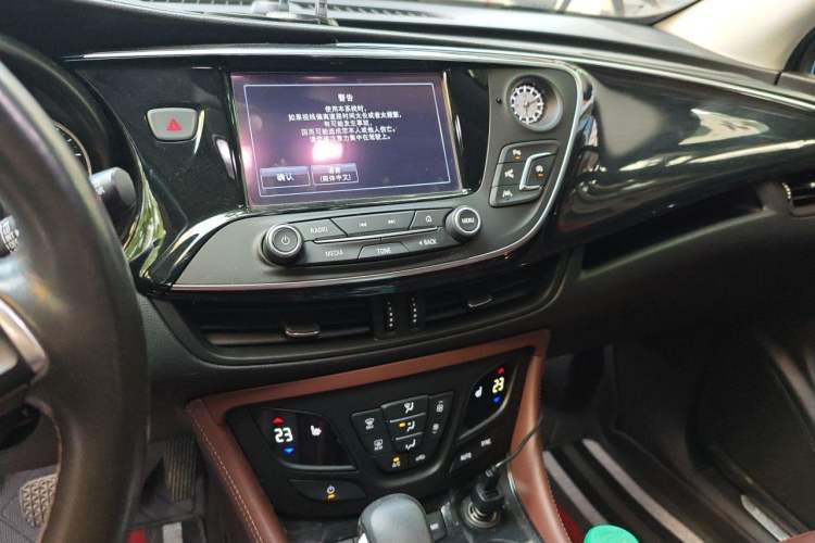 Used Buick Envision 2018 28T Four-Wheel Drive Luxury Model Audio And AC Panel