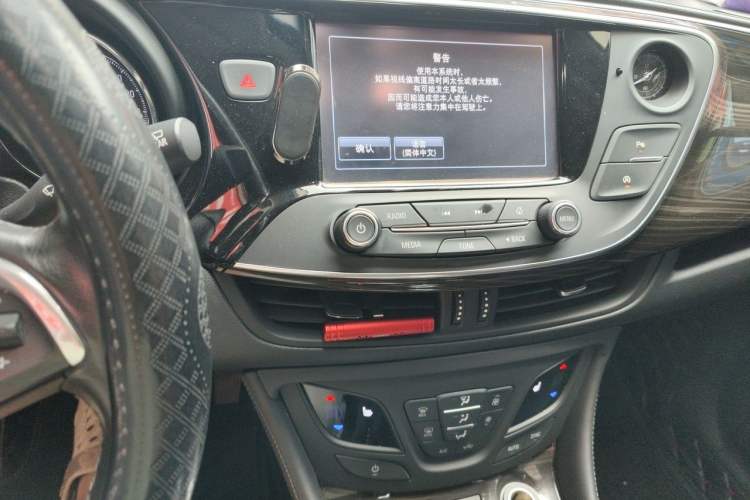 Used Buick Envision 2018 20T Two-Wheel-Drive Elite Model Audio And AC Panel