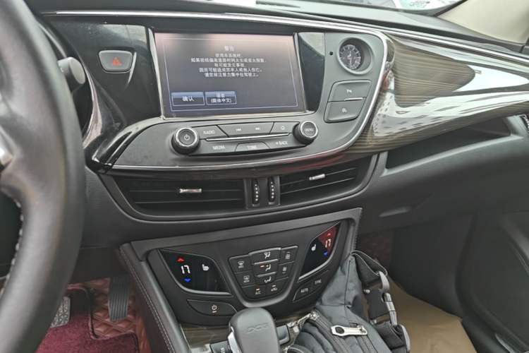 Used Buick Envision 2018 20T Two-Wheel-Drive Elite Model Audio And AC Panel