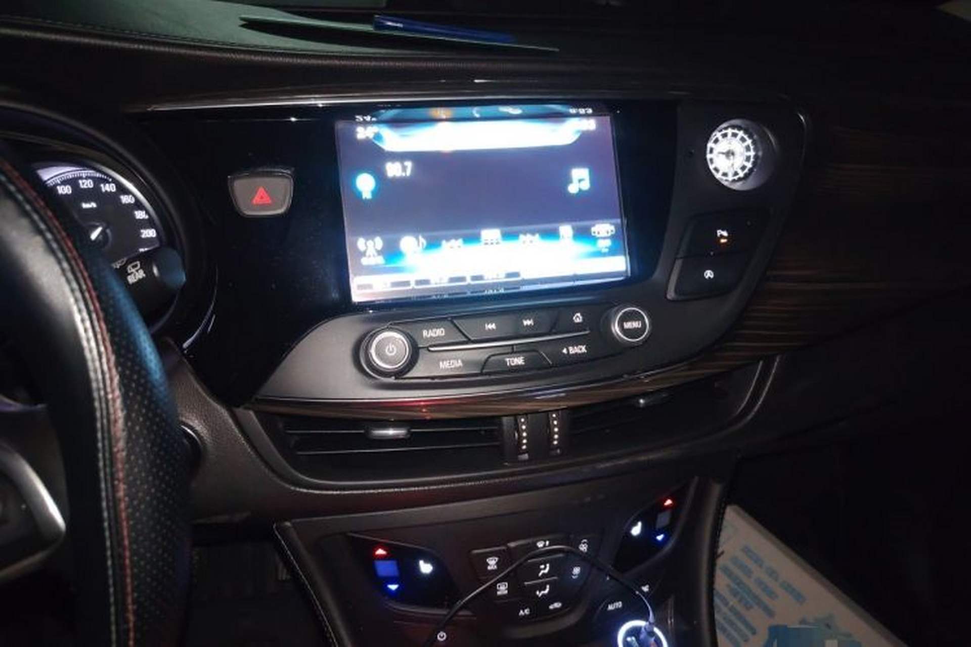 Used Buick Envision 2018 20T Two-Wheel-Drive Elite Model Audio And AC Panel