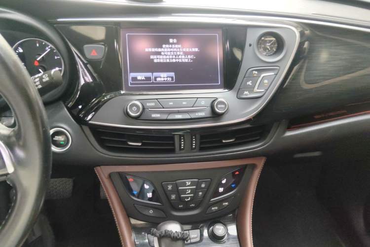 Used Buick Envision 2018 28T All-Wheel-Drive Versatile Sports Flagship Model Audio And AC Panel