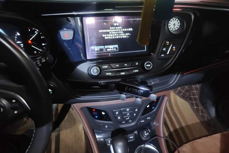 Used Buick Envision 2018 28T Four-Wheel Drive Luxury Model Audio And AC Panel