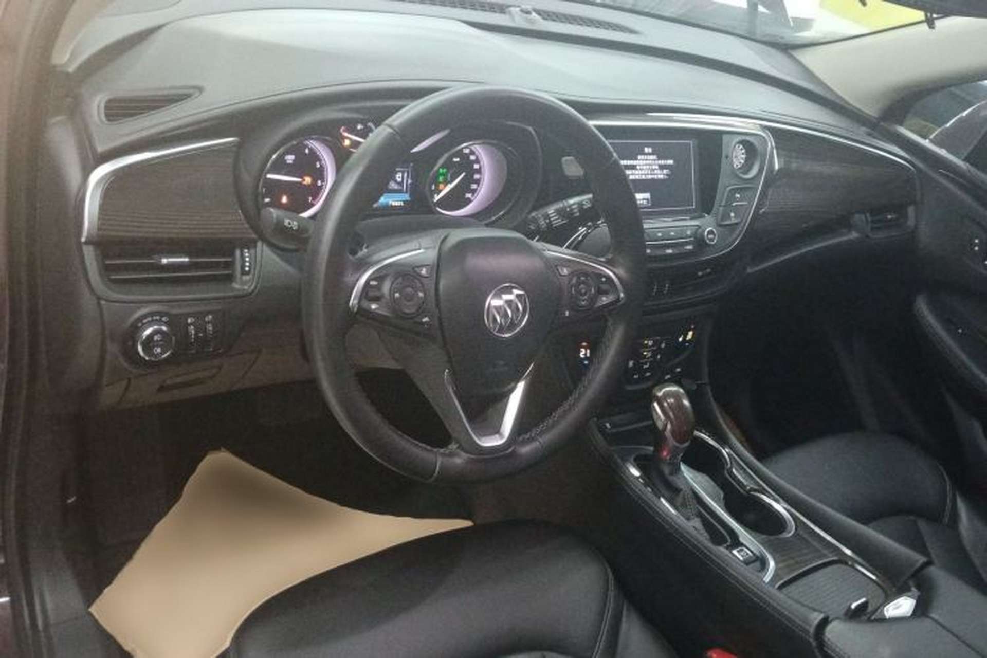 Used Buick Envision 2018 20T Two-Wheel-Drive Elite Model Center Console