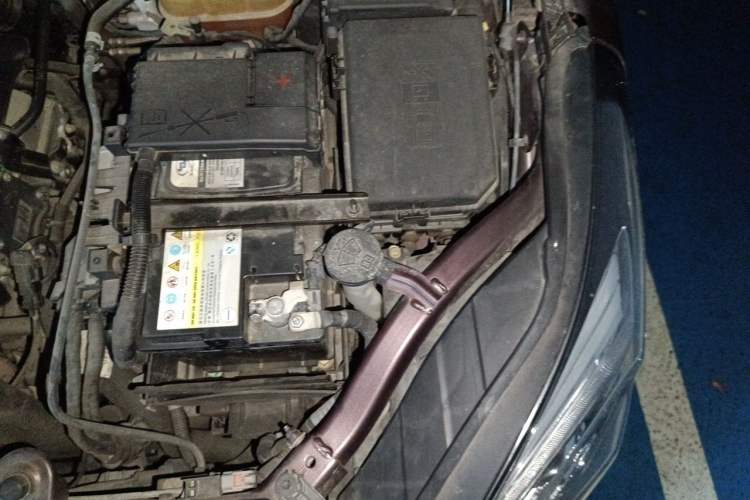 Used Buick Envision 2018 28T Four-Wheel Drive Luxury Model Engine Bay Left
