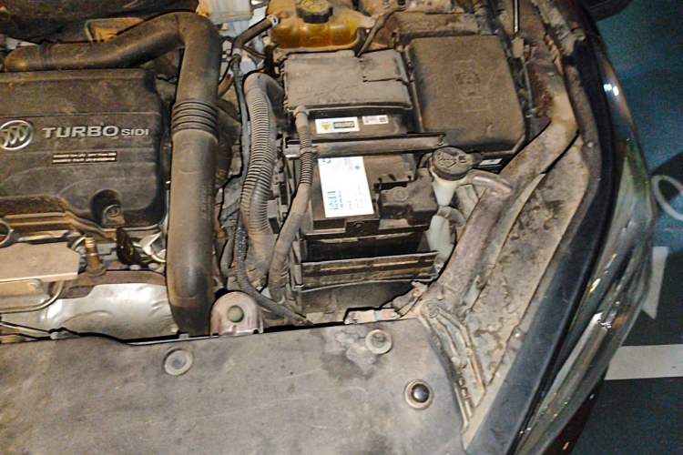 Used Buick Envision 2018 20T Two-Wheel Drive Luxury Model Engine Bay Left