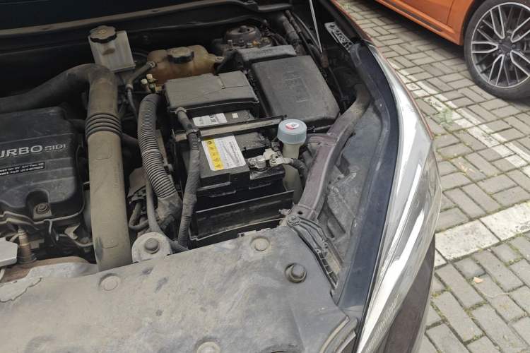 Used Buick Envision 2018 20T Two-Wheel-Drive Elite Model Engine Bay Left