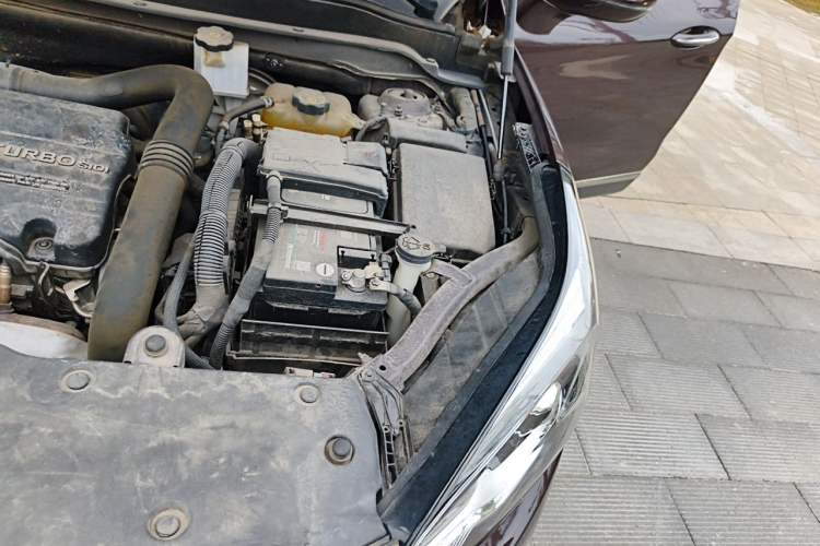 Used Buick Envision 2018 20T Two-Wheel Drive Luxury Model Engine Bay Left