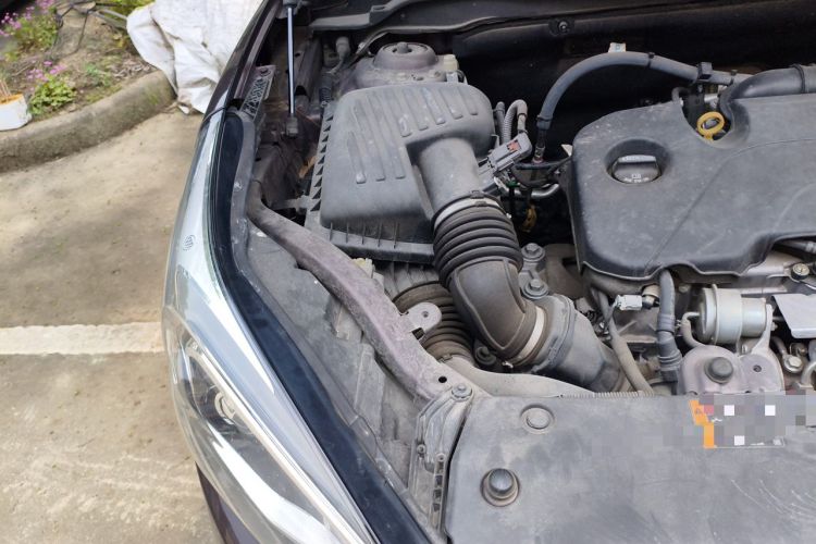 Used Buick Envision 2018 20T Two-Wheel-Drive Elite Model Engine Bay Right