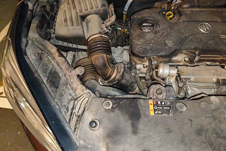 Used Buick Envision 2018 20T Two-Wheel Drive Luxury Model Engine Bay Right