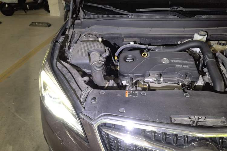 Used Buick Envision 2018 20T Two-Wheel Drive Luxury Model Engine Bay Right