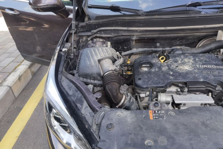 Used Buick Envision 2018 20T Two-Wheel Drive Luxury Model Engine Bay Right