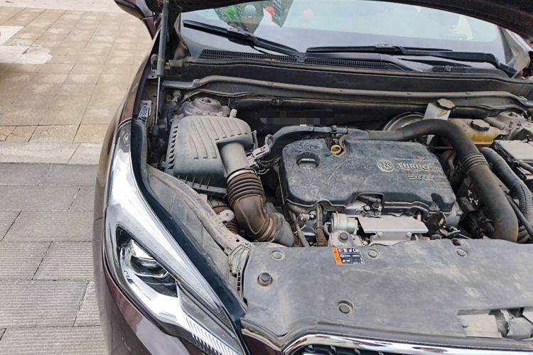 Used Buick Envision 2018 20T Two-Wheel Drive Luxury Model Engine Bay Right