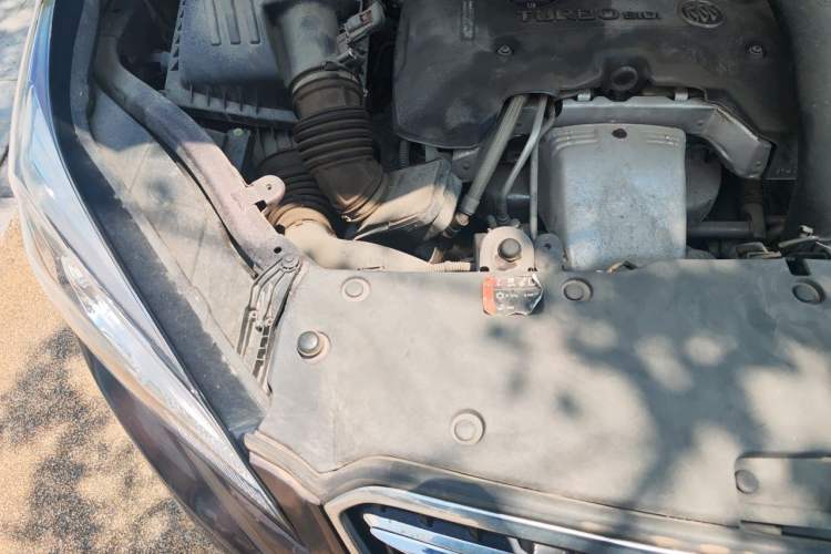 Used Buick Envision 2018 28T Four-Wheel Drive Elite Version Engine Bay Right