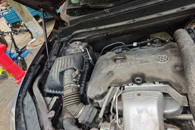 Used Buick Envision 2018 28T Four-Wheel Drive Luxury Model Engine Bay Right