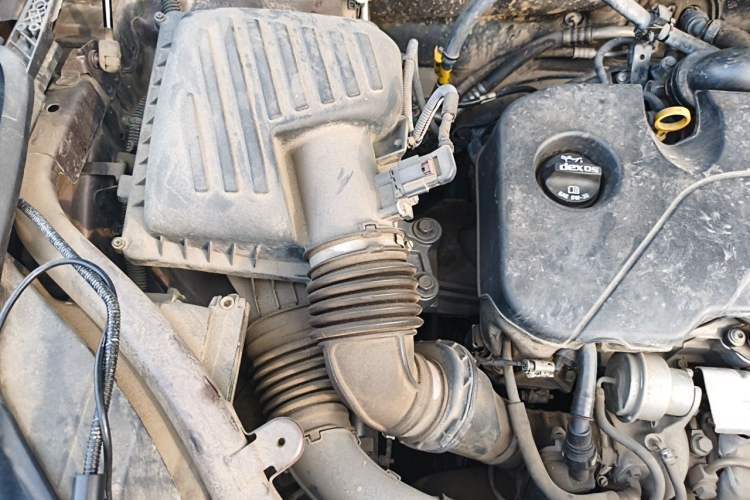 Used Buick Envision 2018 20T Two-Wheel Drive Luxury Model Engine Bay Right