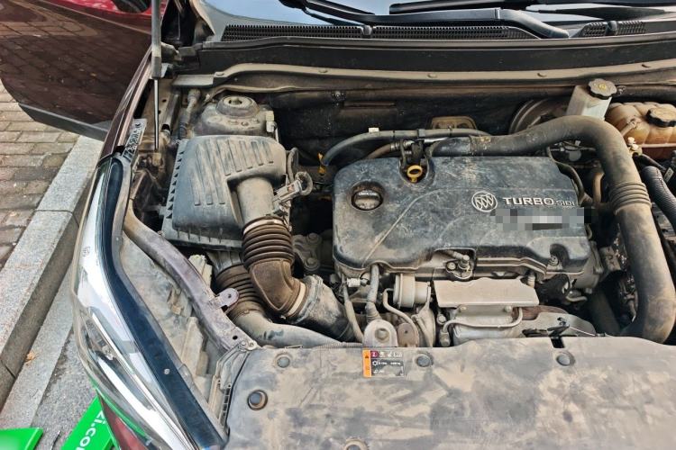 Used Buick Envision 2018 20T Two-Wheel-Drive Elite Model Engine Bay Right