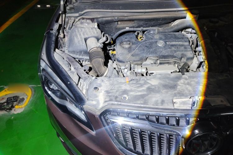Used Buick Envision 2018 20T Two-Wheel-Drive Elite Model Engine Bay Right