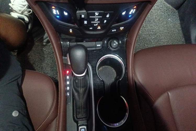 Used Buick Envision 2018 28T Four-Wheel Drive Luxury Model Gear Lever
