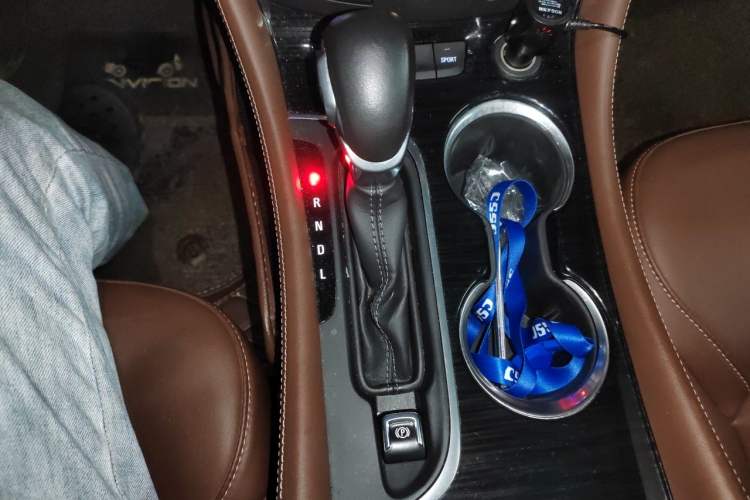 Used Buick Envision 2018 28T Four-Wheel Drive Elite Version Gear Lever