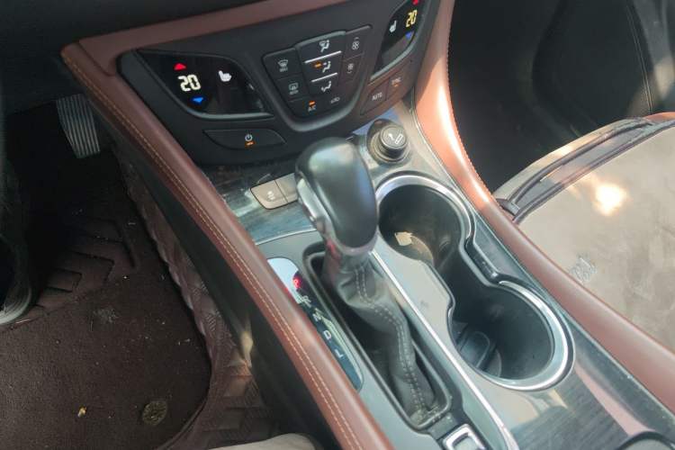 Used Buick Envision 2018 28T Four-Wheel Drive Elite Version Gear Lever