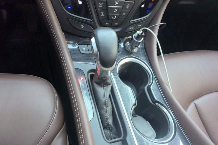 Used Buick Envision 2018 28T Four-Wheel Drive Elite Version Gear Lever