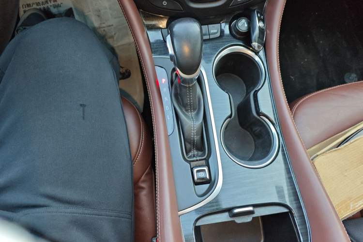 Used Buick Envision 2018 28T Four-Wheel Drive Elite Version Gear Lever