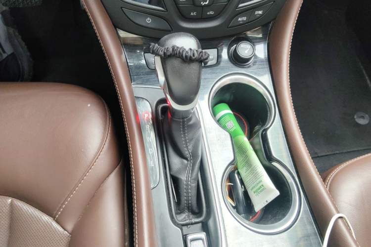 Used Buick Envision 2018 28T All-Wheel-Drive Versatile Sports Flagship Model Gear Lever