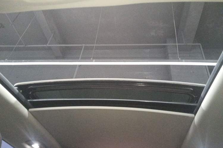 Used Buick Envision 2018 20T Two-Wheel-Drive Elite Model Headliner
