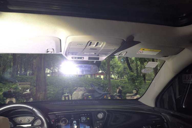 Used Buick Envision 2018 20T Two-Wheel Drive Luxury Model Headliner