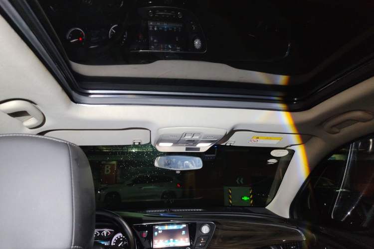 Used Buick Envision 2018 20T Two-Wheel-Drive Elite Model Headliner