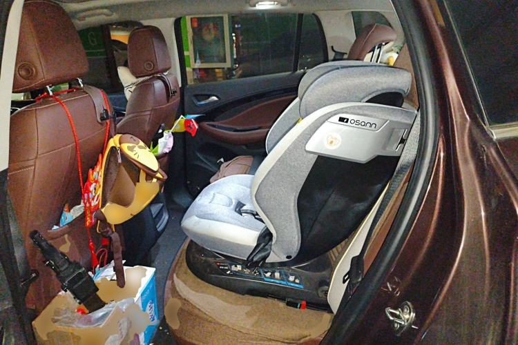 Used Buick Envision 2018 20T Two-Wheel Drive Luxury Model Left Rear Seat