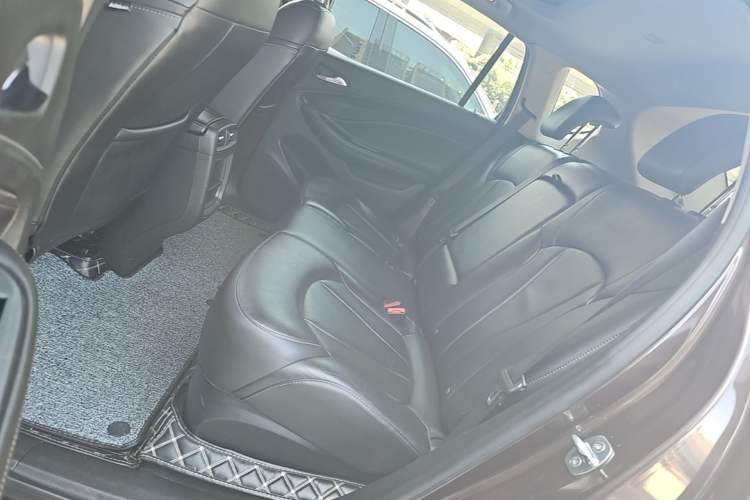 Used Buick Envision 2018 20T Two-Wheel-Drive Elite Model Left Rear Seat