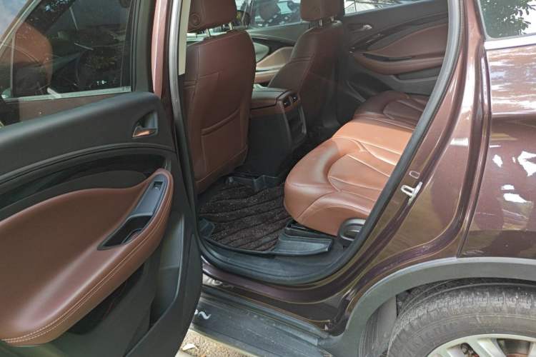 Used Buick Envision 2018 28T Four-Wheel Drive Luxury Model Left Rear Seat