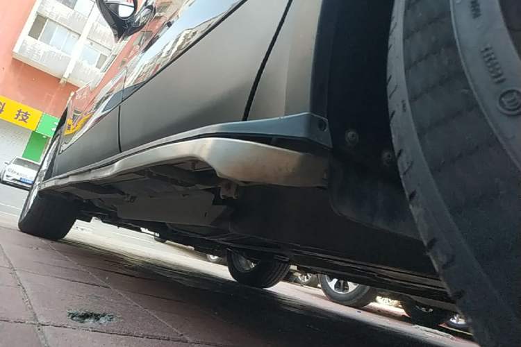 Used Buick Envision 2018 28T Four-Wheel Drive Elite Version Left Side Sill