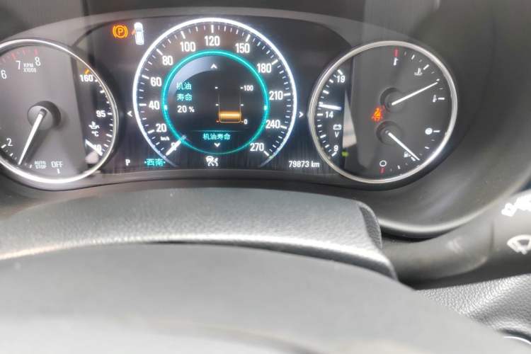 Used Buick Envision 2018 28T Four-Wheel Drive Luxury Model Odometer Close Up